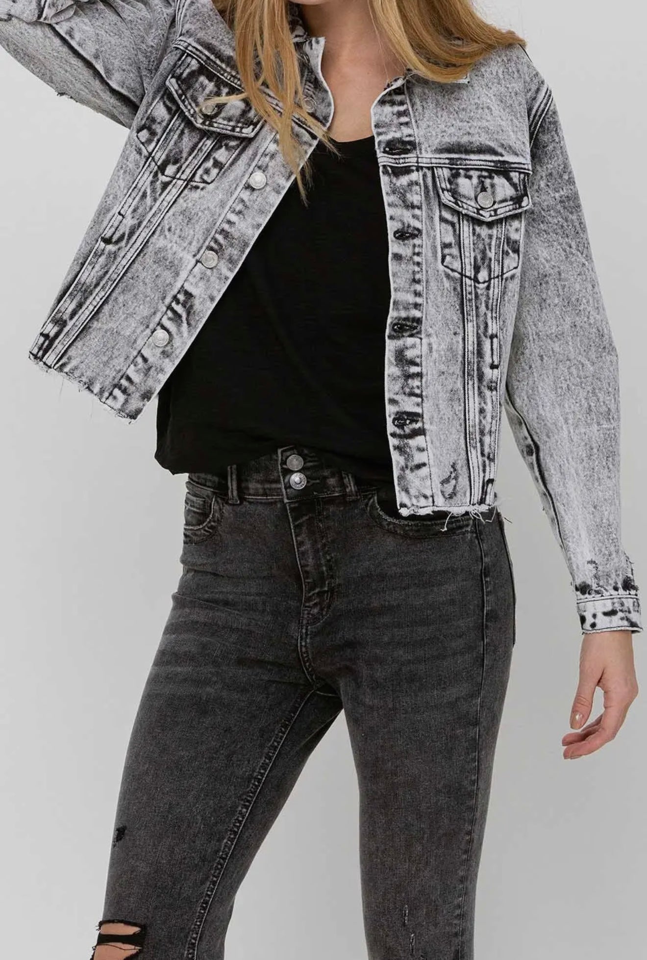Distressed Classic Crop Denim
Jacket