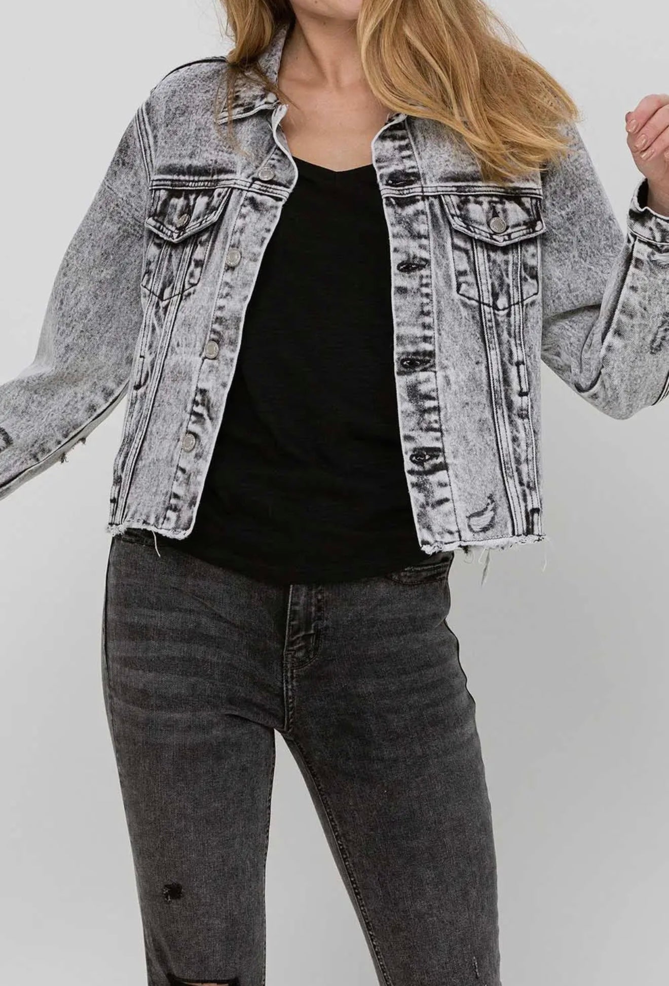 Distressed Classic Crop Denim
Jacket