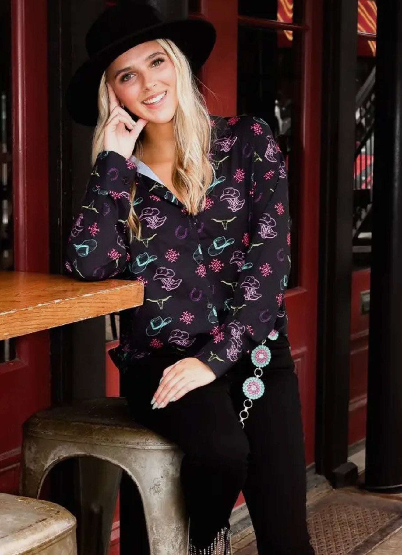 Kathryn Classic Button-Up, Black
Western Elements
