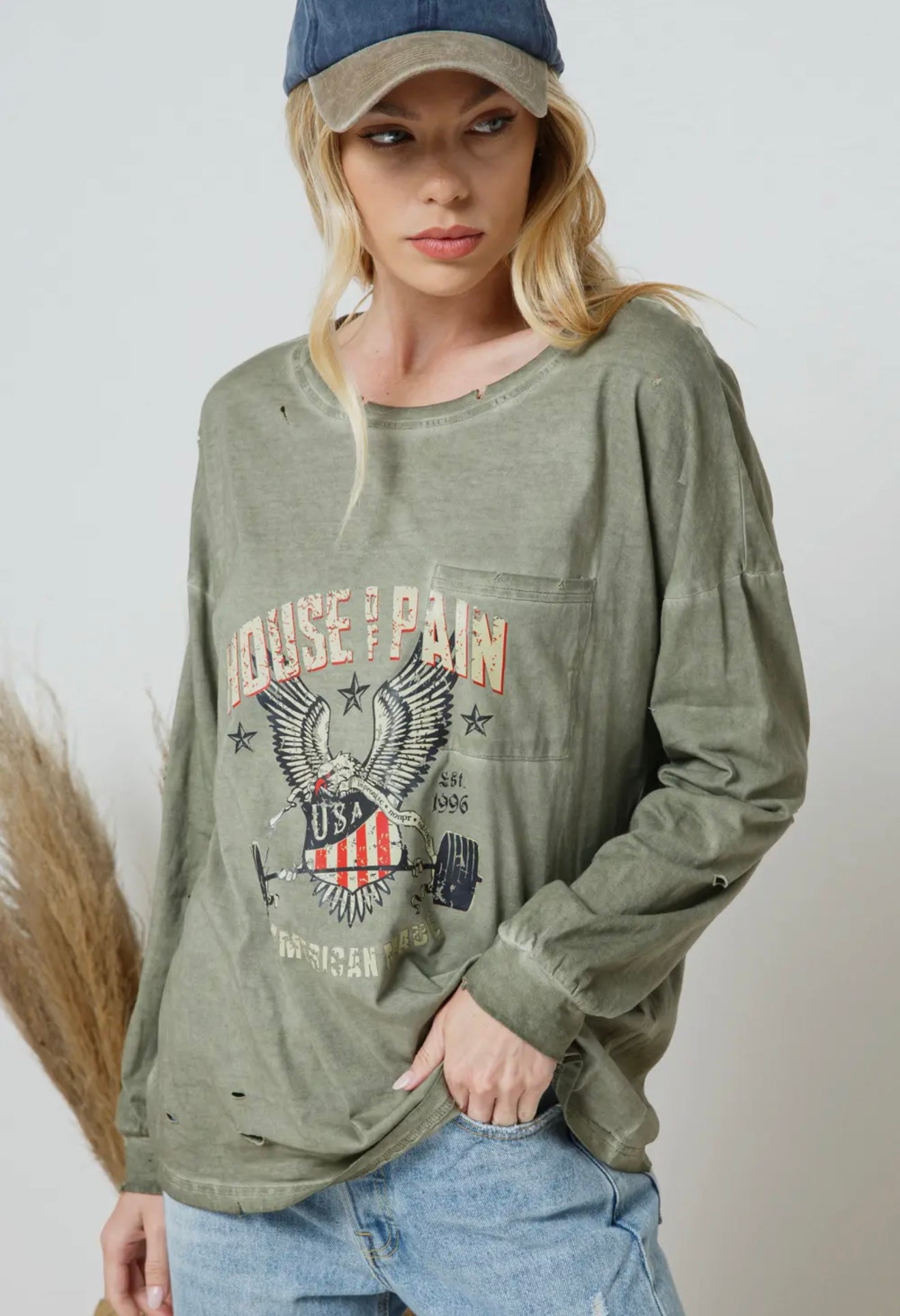 Distressed Mineral Washed
Eagle Graphic Tee