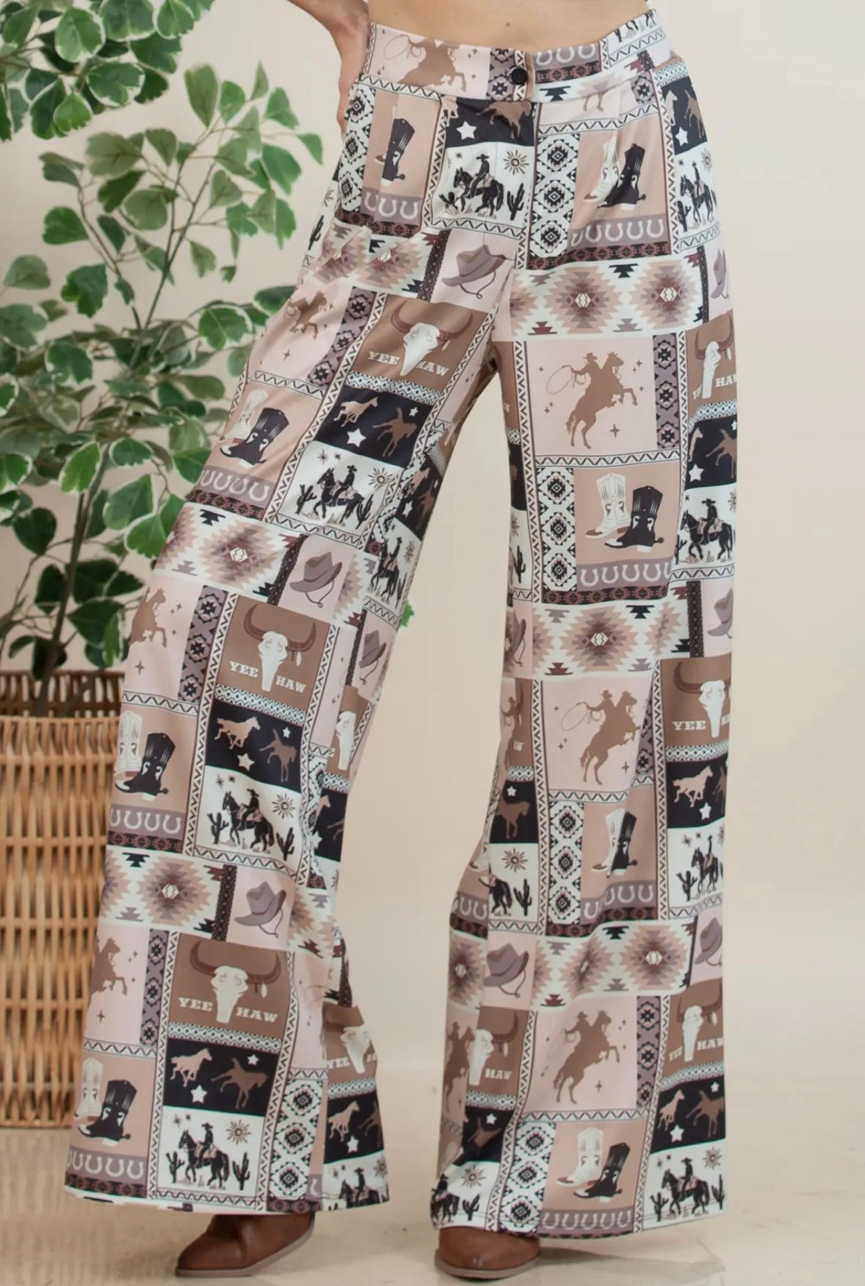Nora Western Patch Collage
Print Slack Pants