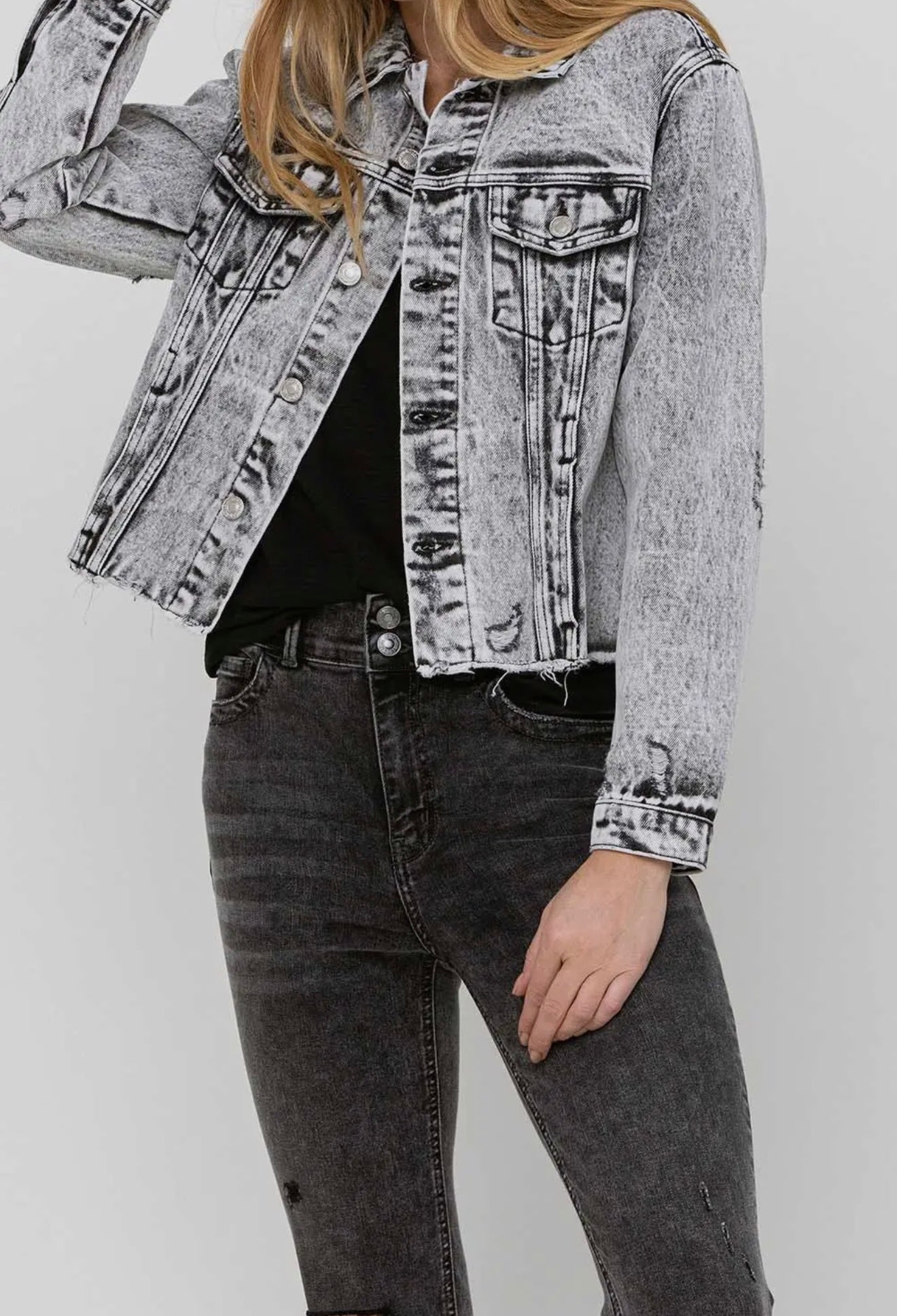 Distressed Classic Crop Denim
Jacket