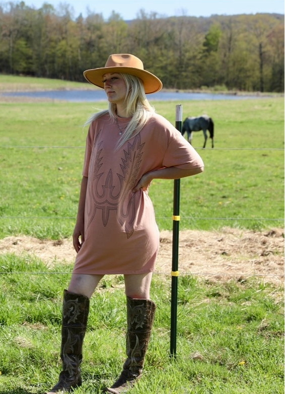 Lidia Western Boots Print T
Shirt Dress