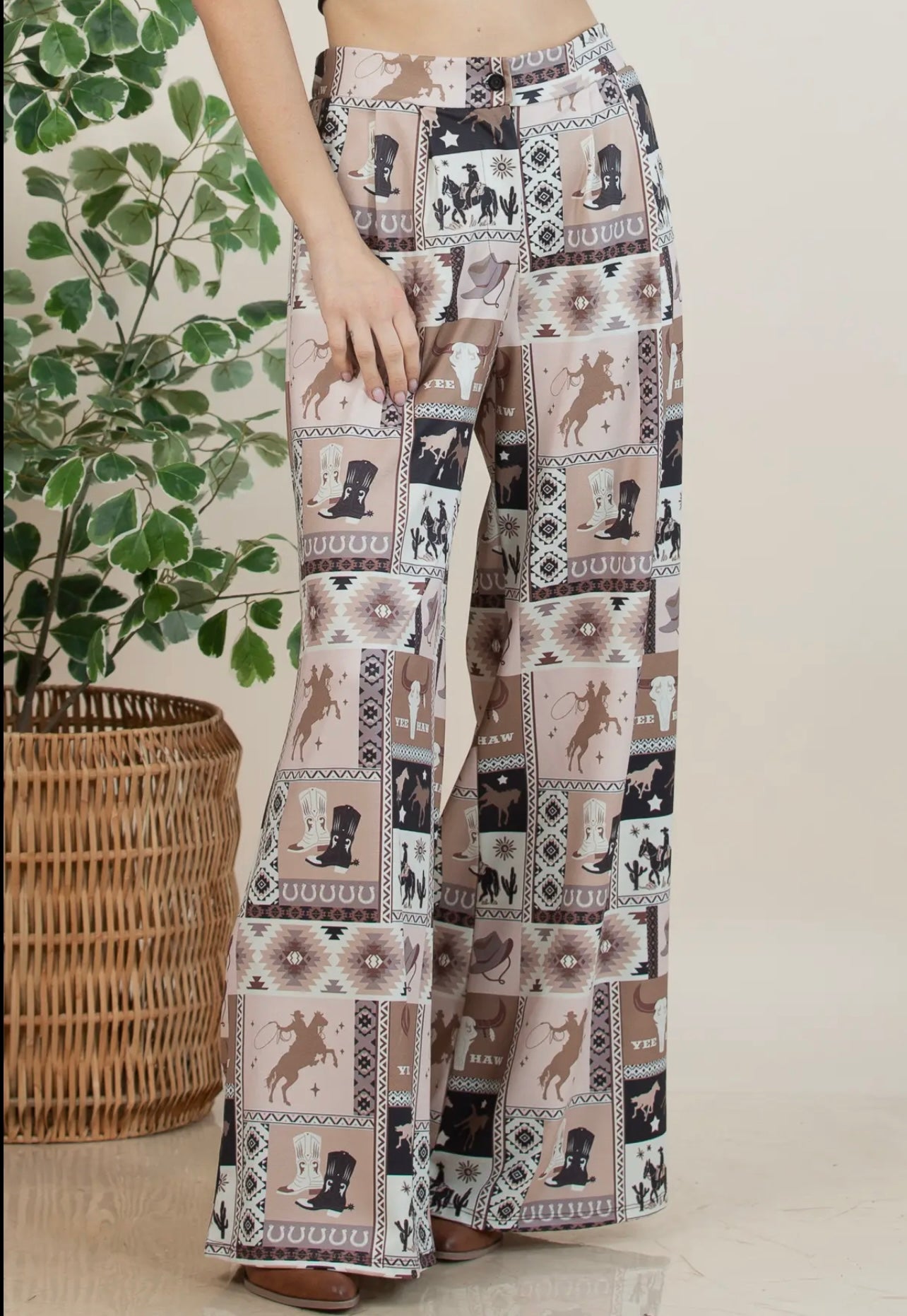 Nora Western Patch Collage
Print Slack Pants
