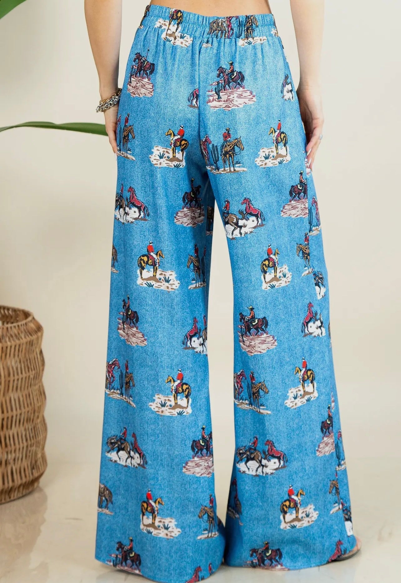 Western Running Horses
Print Elastic Wide Dress Slacks