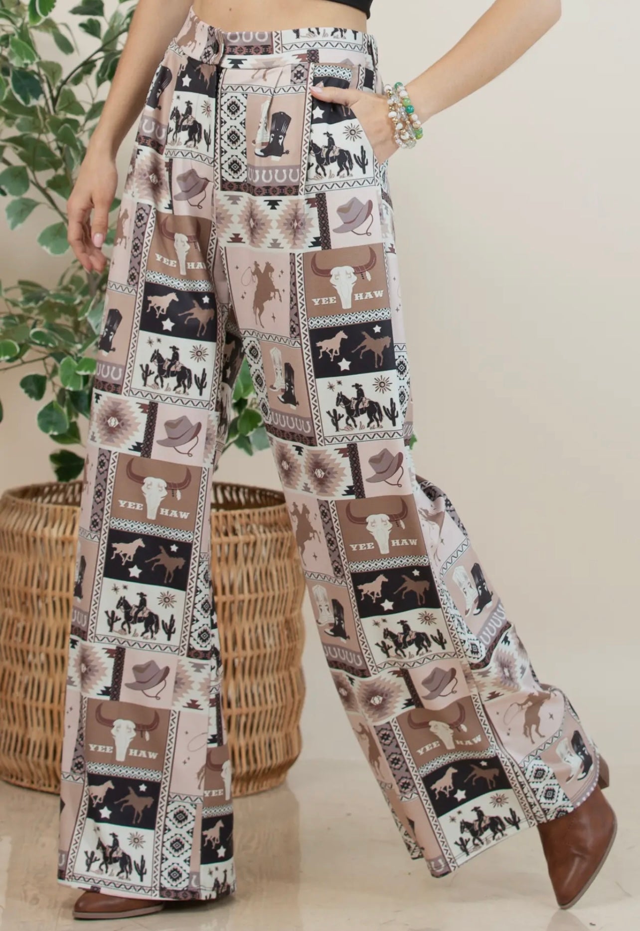 Nora Western Patch Collage
Print Slack Pants