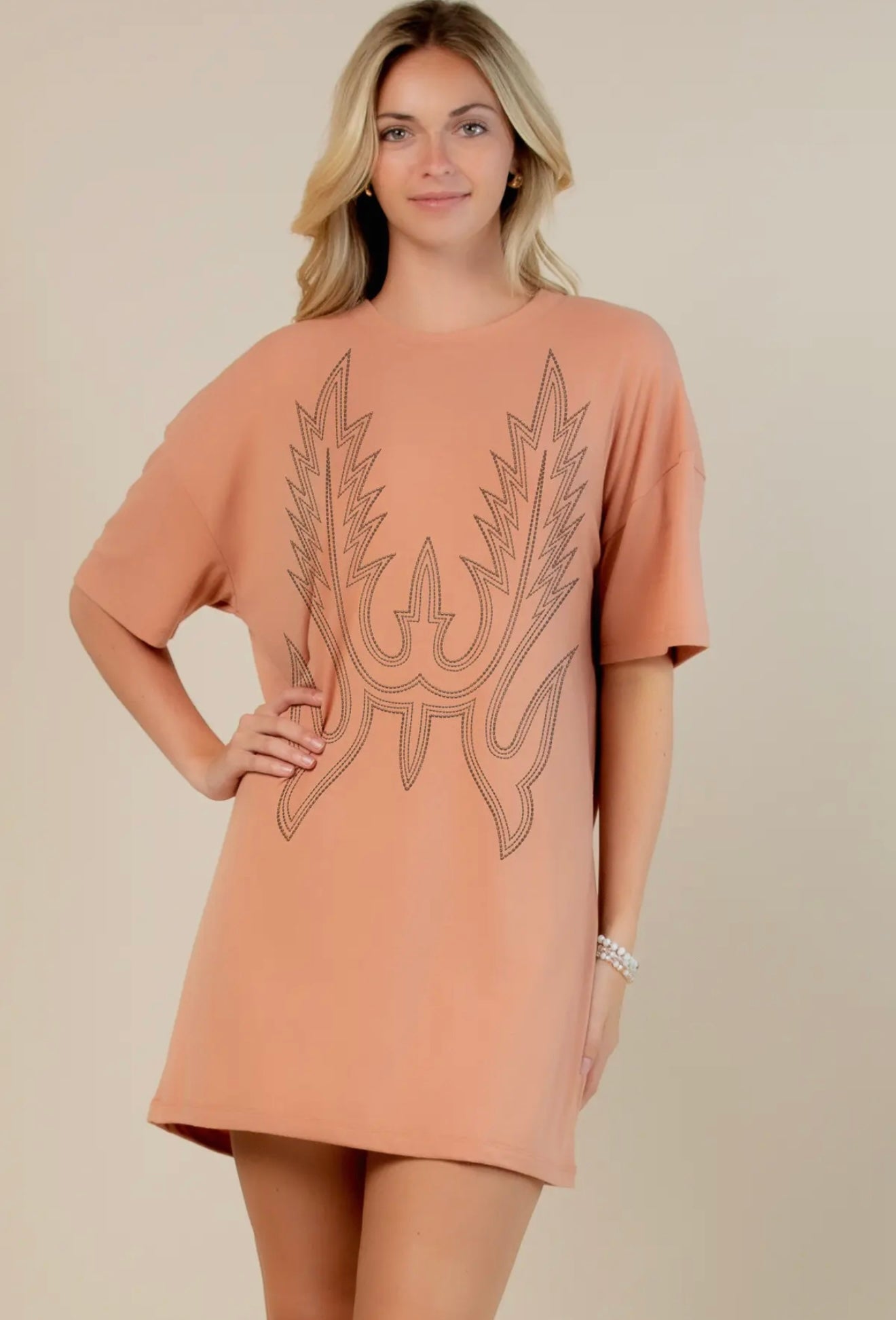 Lidia Western Boots Print T
Shirt Dress
