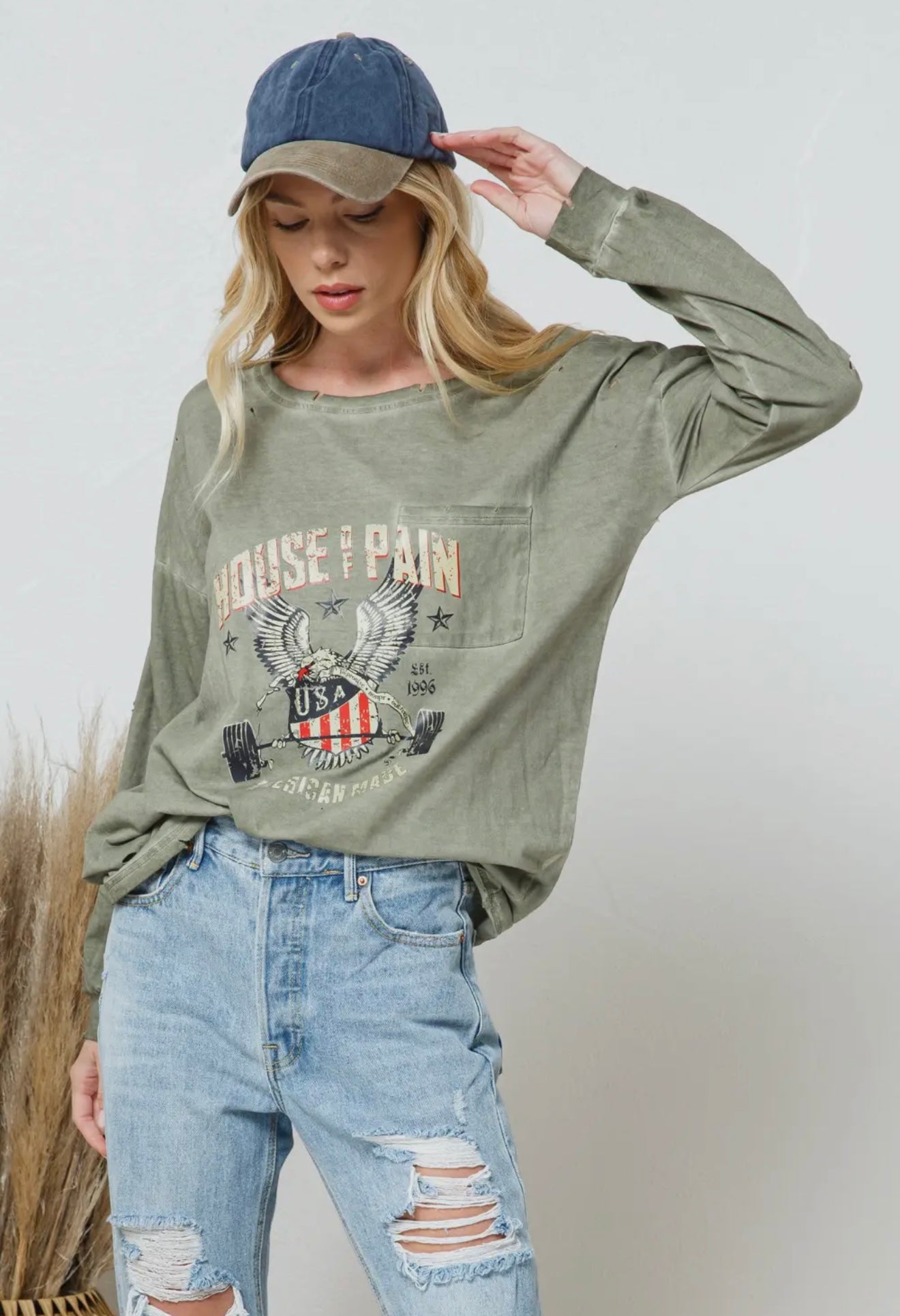 Distressed Mineral Washed
Eagle Graphic Tee