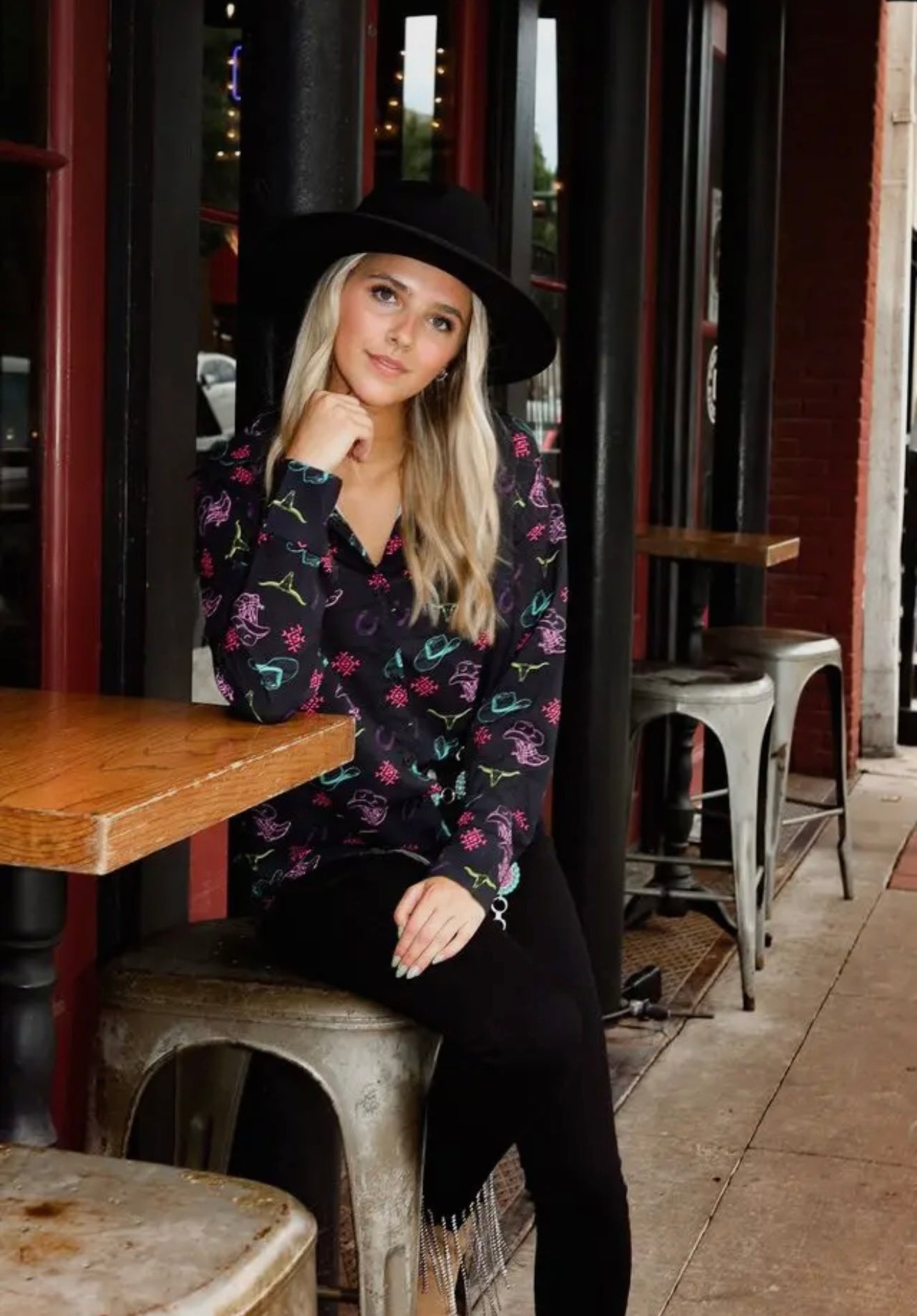 Kathryn Classic Button-Up, Black
Western Elements
