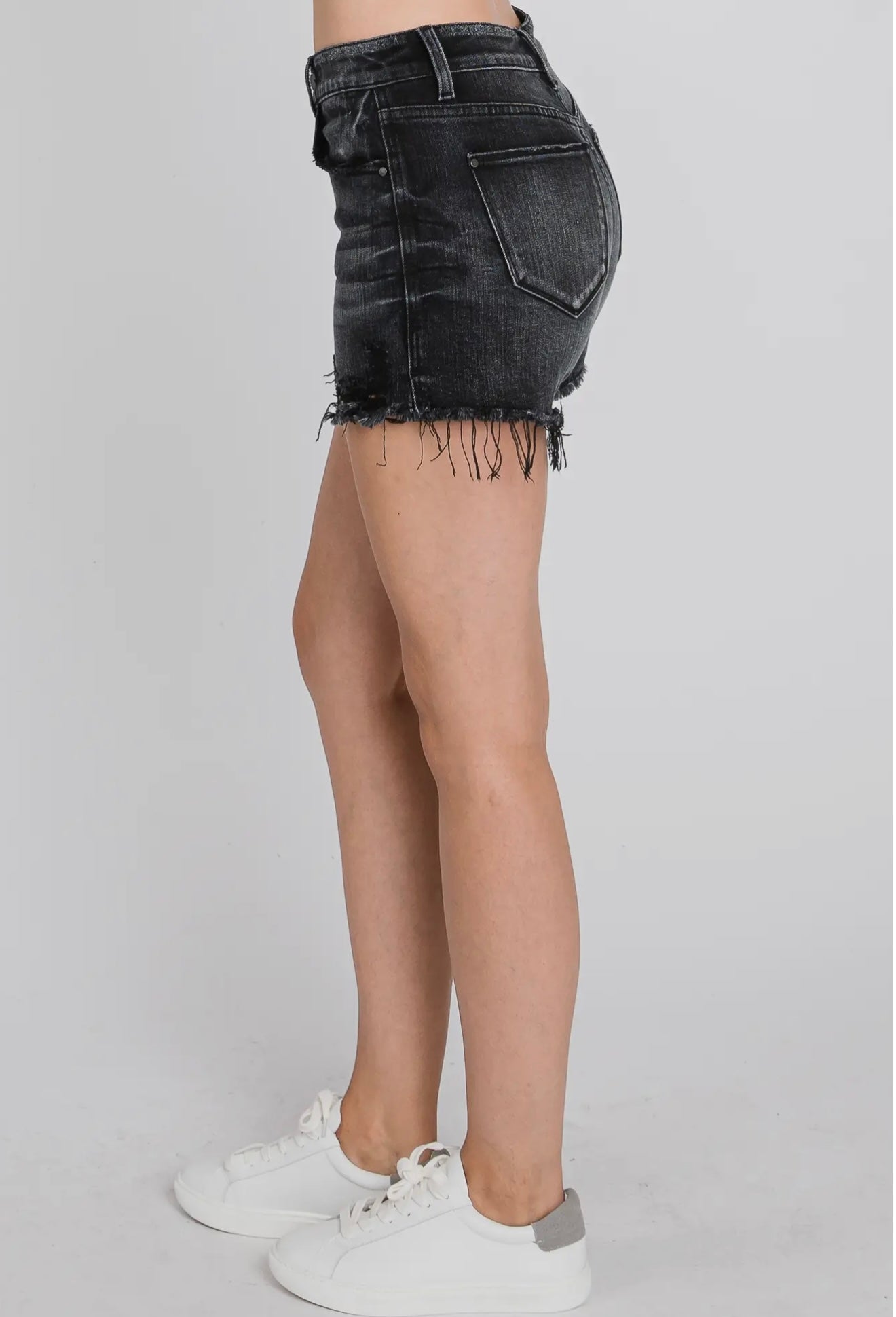 Petra153 High Rise Comfort Stretch
Shorts w/ Frayed Hem