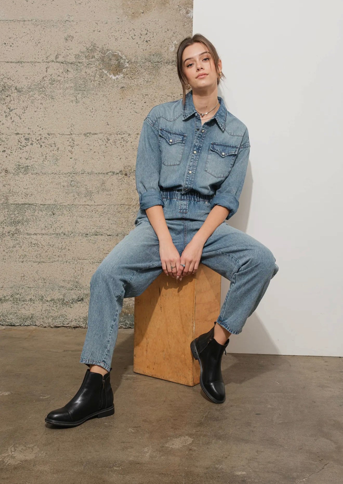 Western Yoke Pocket
Denim Jumpsuit