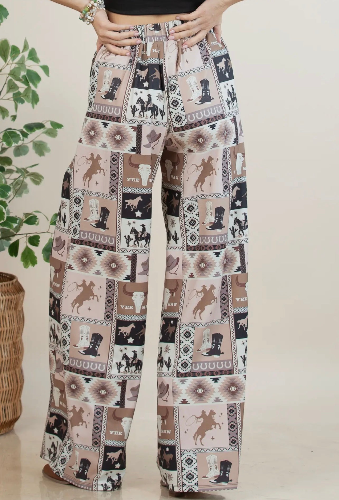 Nora Western Patch Collage
Print Slack Pants