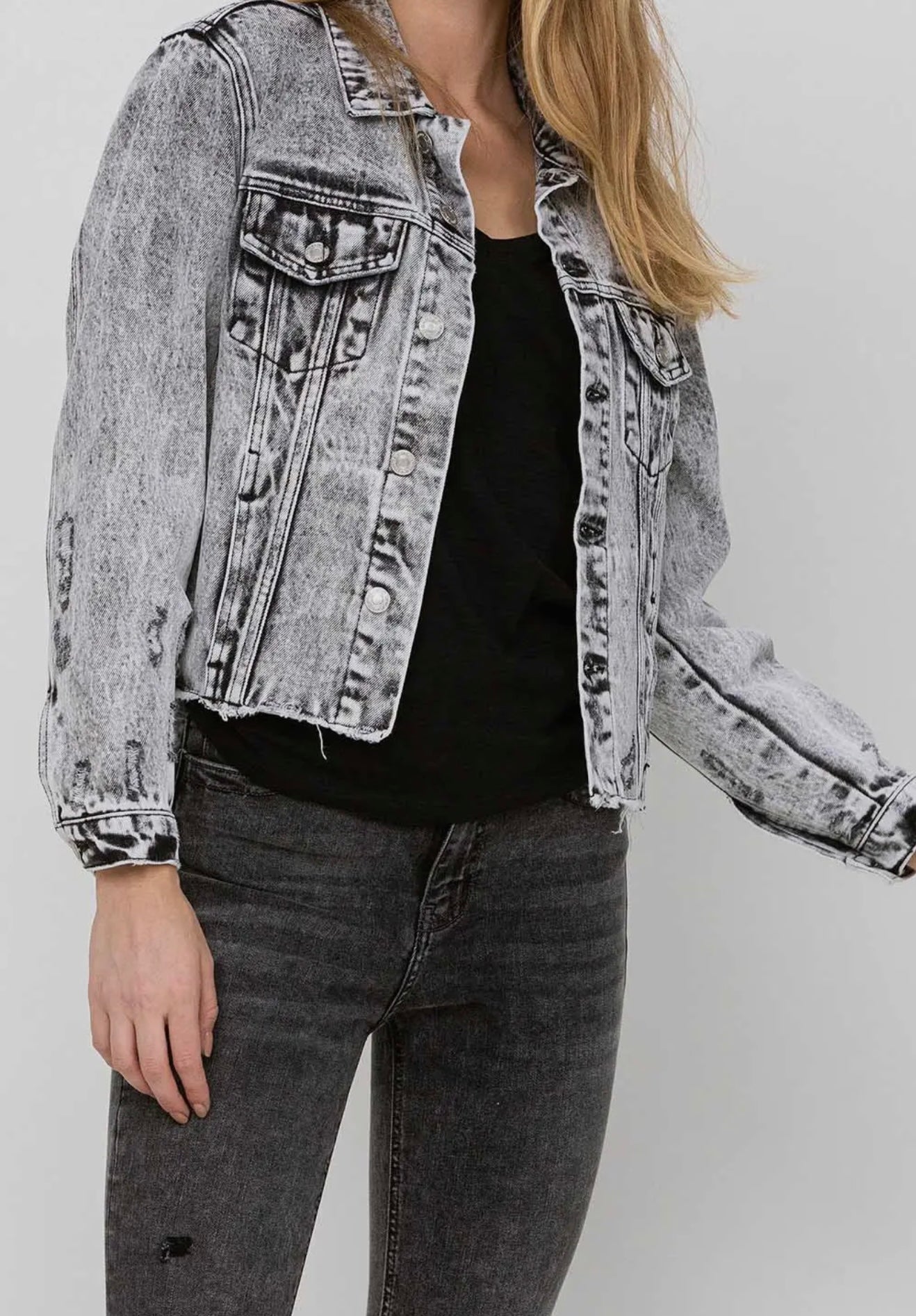 Distressed Classic Crop Denim
Jacket