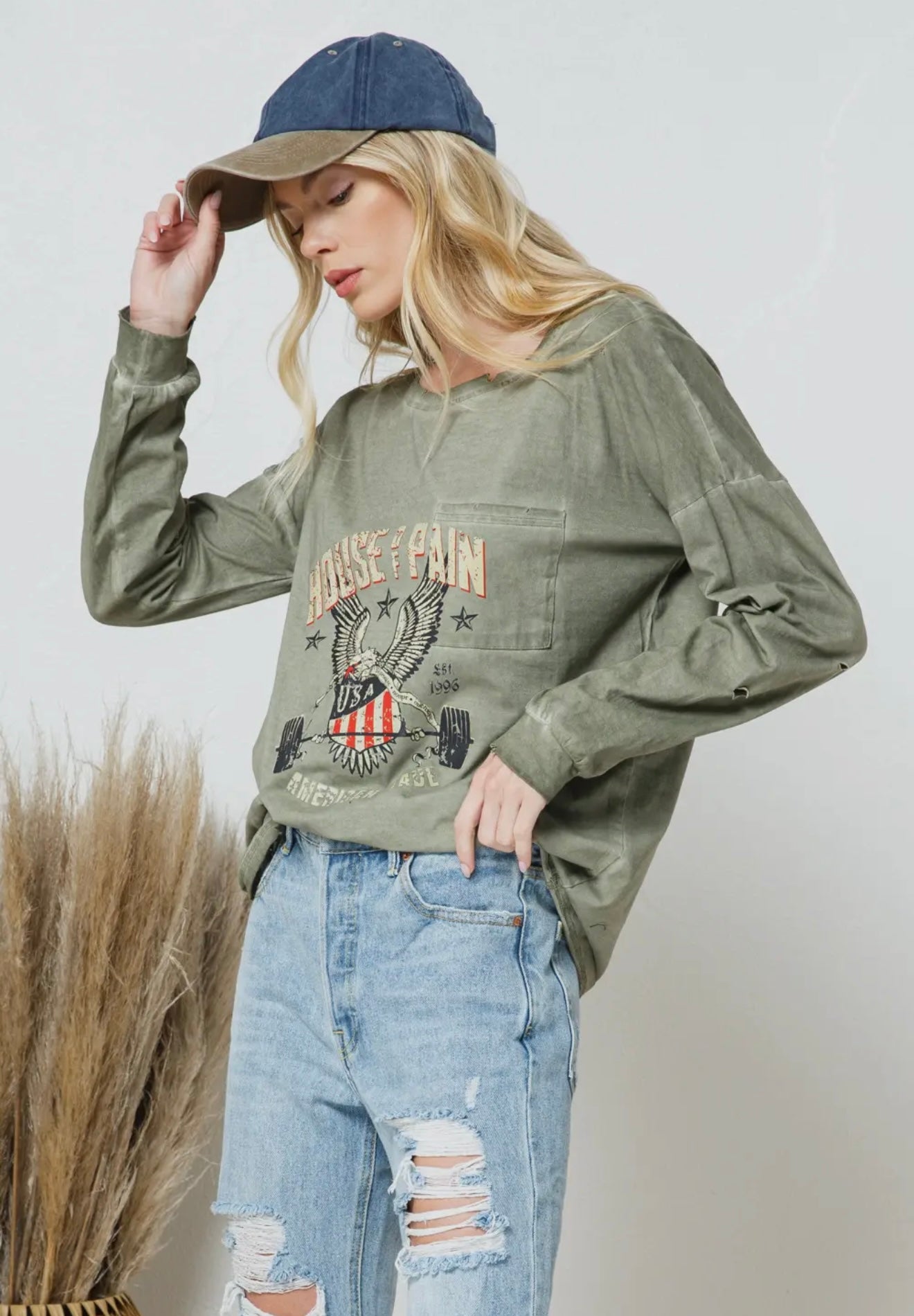 Distressed Mineral Washed
Eagle Graphic Tee