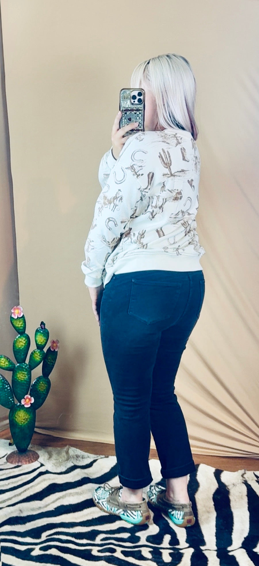 Petra153 High Rise Stretch Slim
Straight Jeans