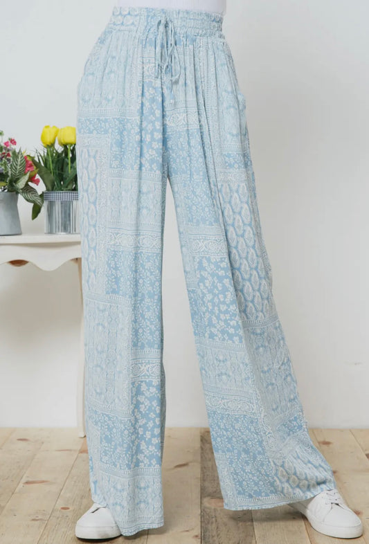 Rayon Gauze Paisley Print
Waist Drawstring Pants in Powder Blue