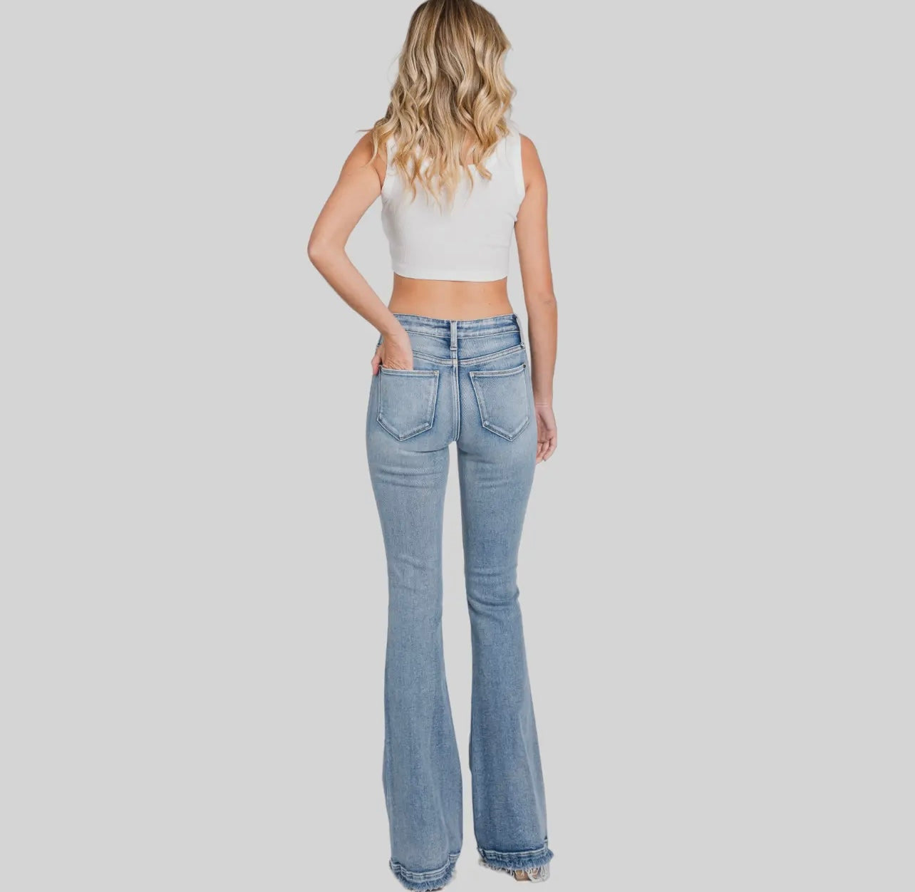 Petra153 Mid Rise Stretch Flare
Jeanwith Fraved Trouser Hem