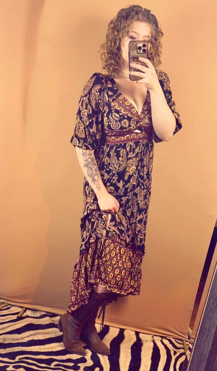 Angie V Neck Twist Front Half
Sleeve Maxi Dress W Slit