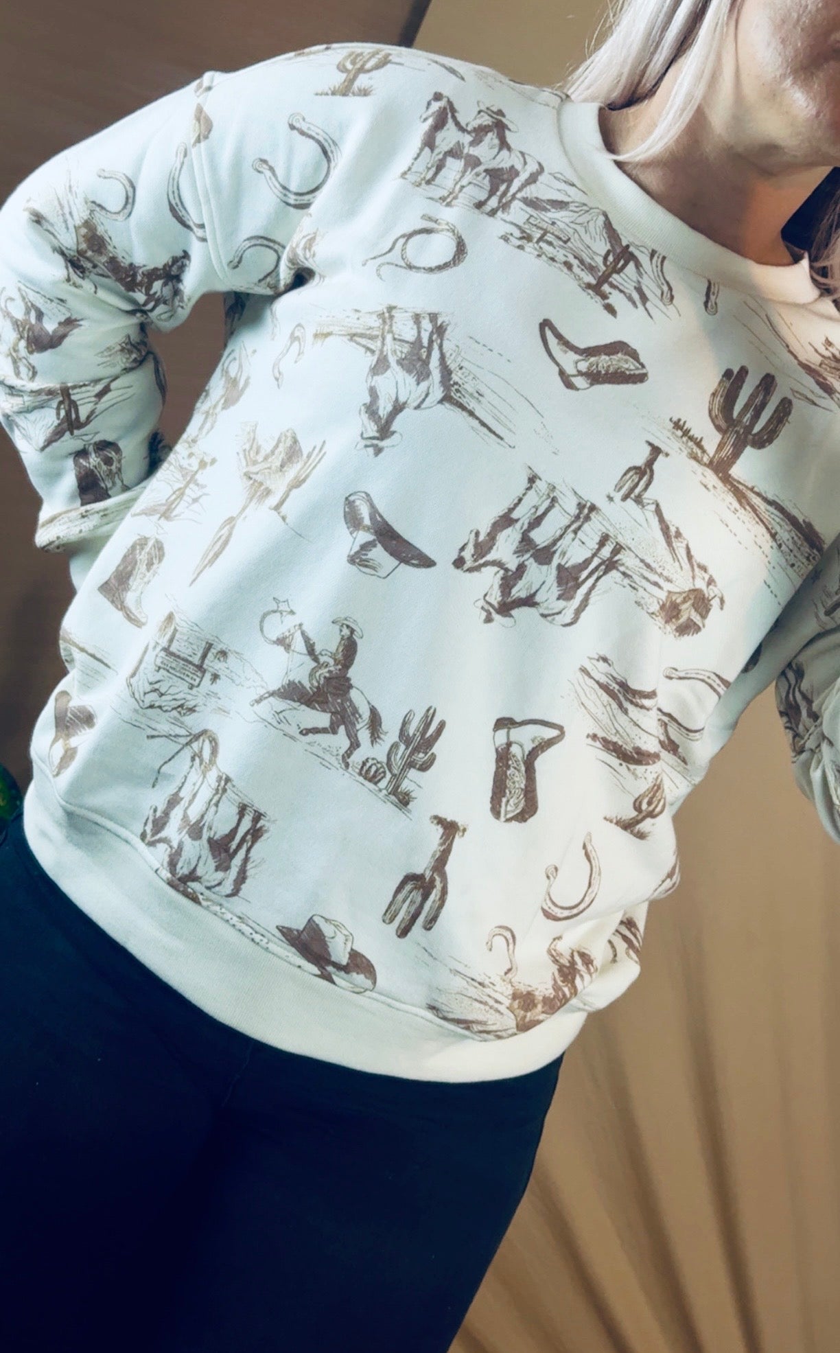 Western Print Crew Neck Long Sleeve
Knit Pullover