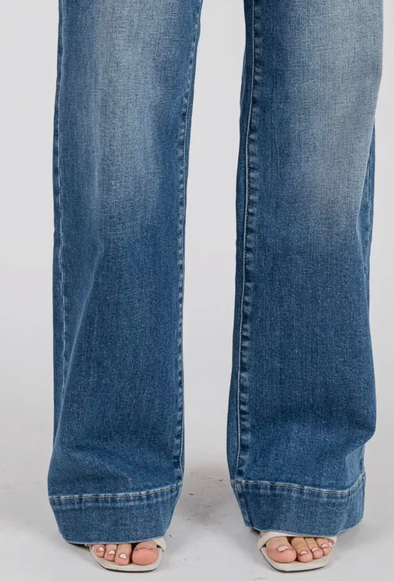 Petra153 Mid Rise Stretch Trouser
Wide Leg Jeans