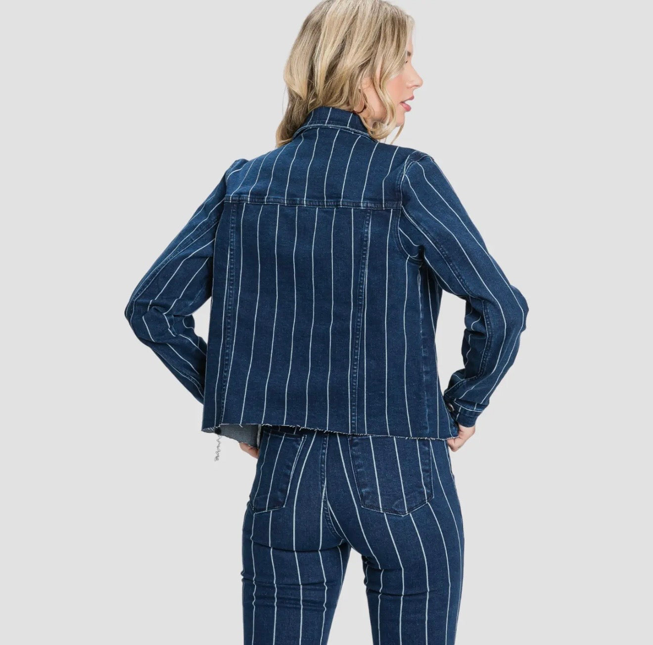 Petra153 Stripe Print Stretch Cropped
Jacket with Raw Edges