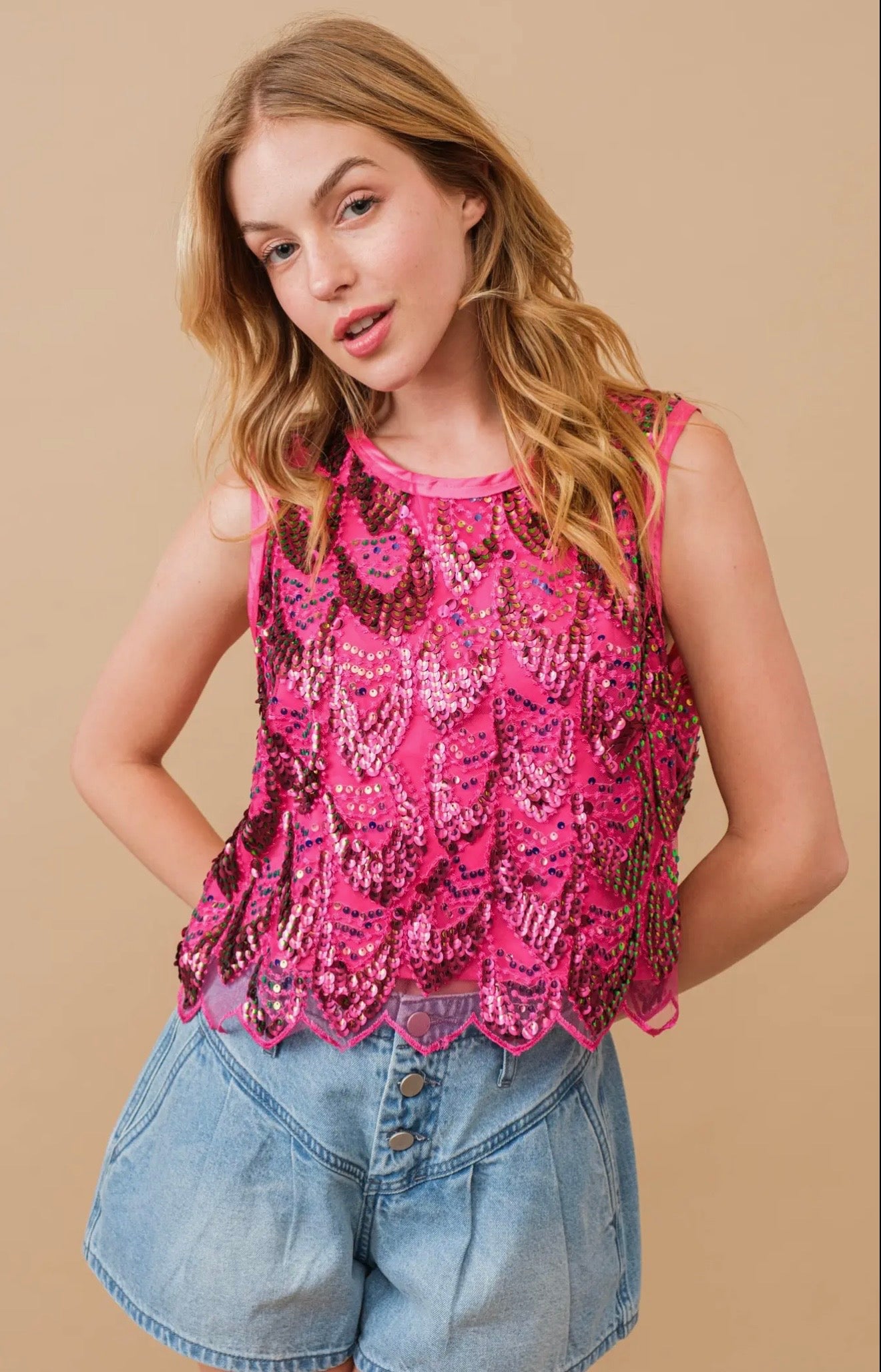 Embellished Sequin Scallop Crop
Top