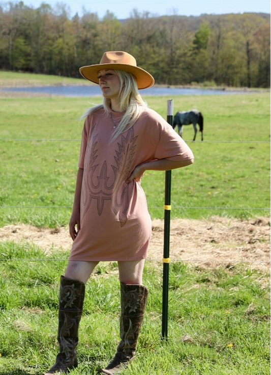 Lidia Western Boots Print T
Shirt Dress