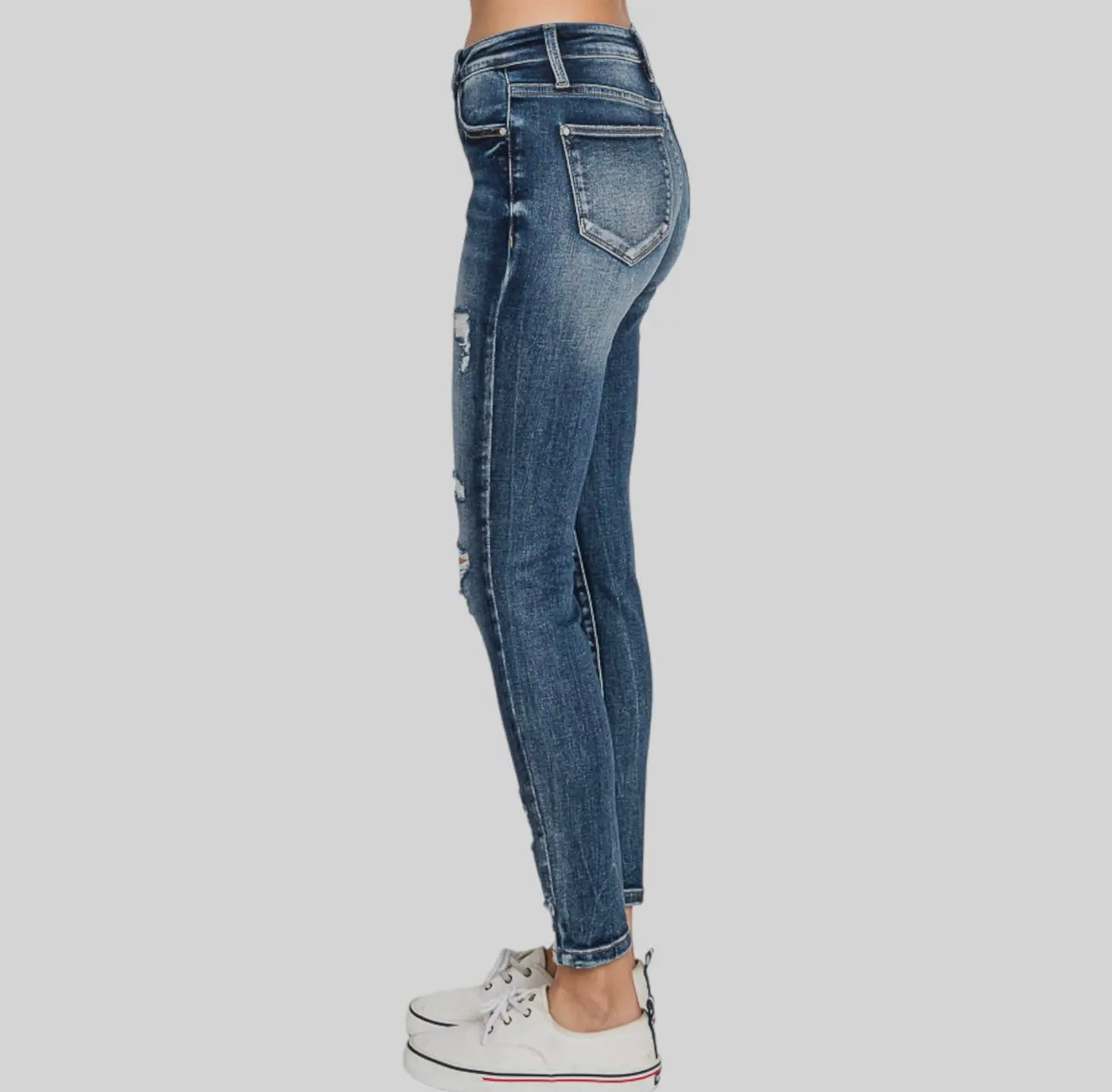 Petra153 High Rise Ankle Skinny
Jean w/ Destroved Hem