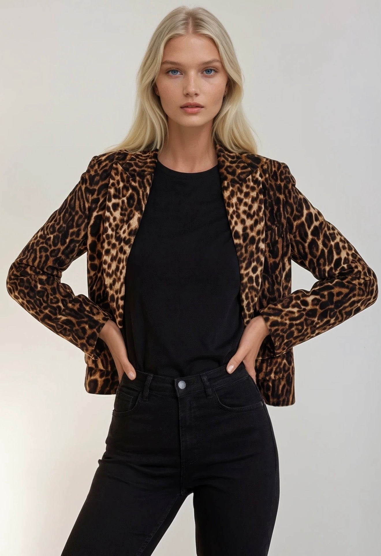 Velvet Leopard Print Cropped
Blazer