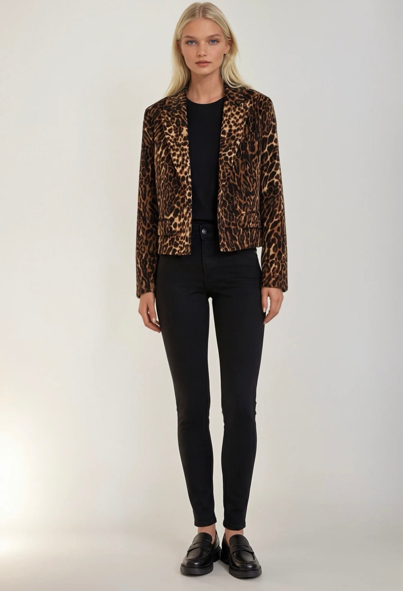 Velvet Leopard Print Cropped
Blazer