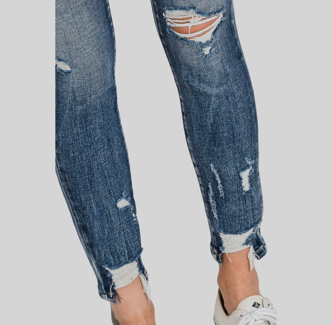 Petra153 High Rise Ankle Skinny
Jean w/ Destroved Hem