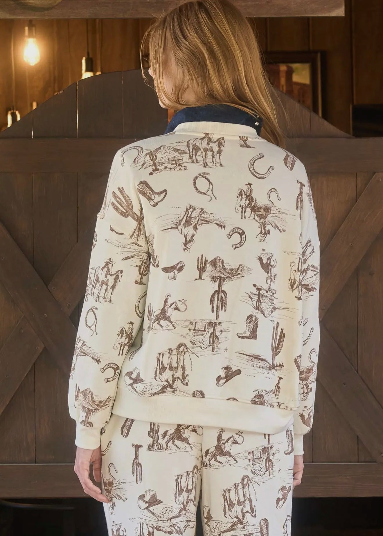 Western Print Crew Neck Long Sleeve
Knit Pullover