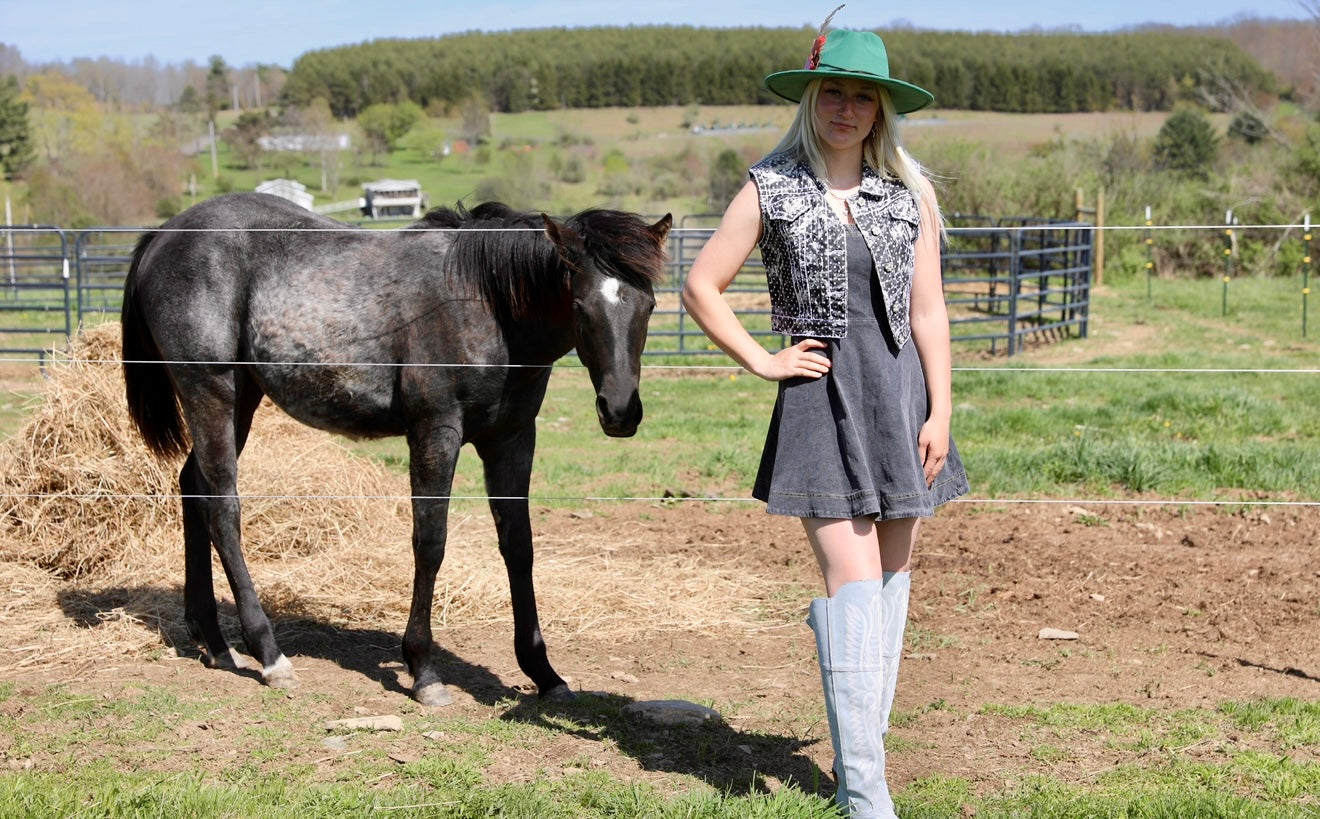 BUTTON UP POLKA DOTS
WASHED DENIM VEST