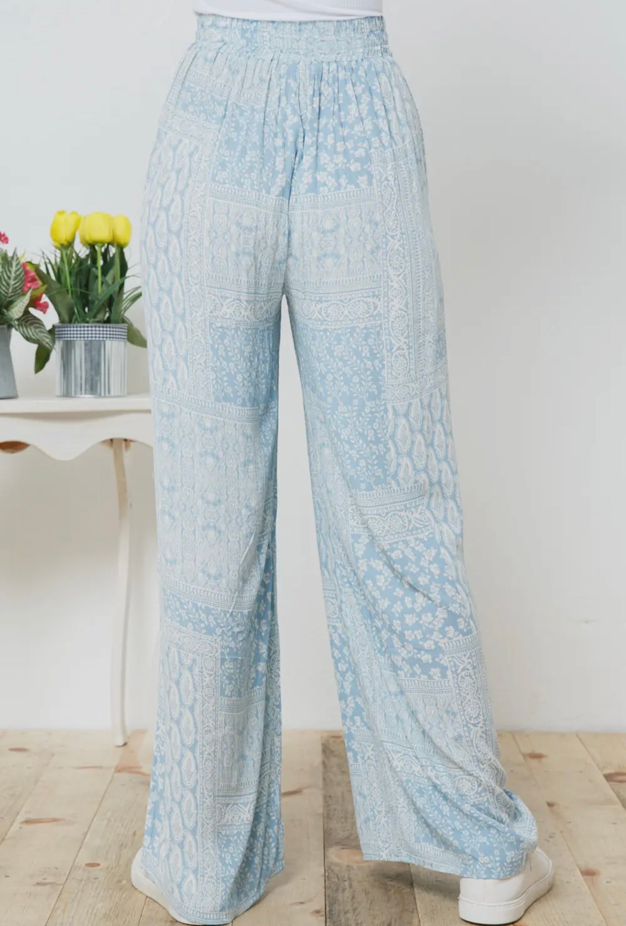 Rayon Gauze Paisley Print
Waist Drawstring Pants in Powder Blue