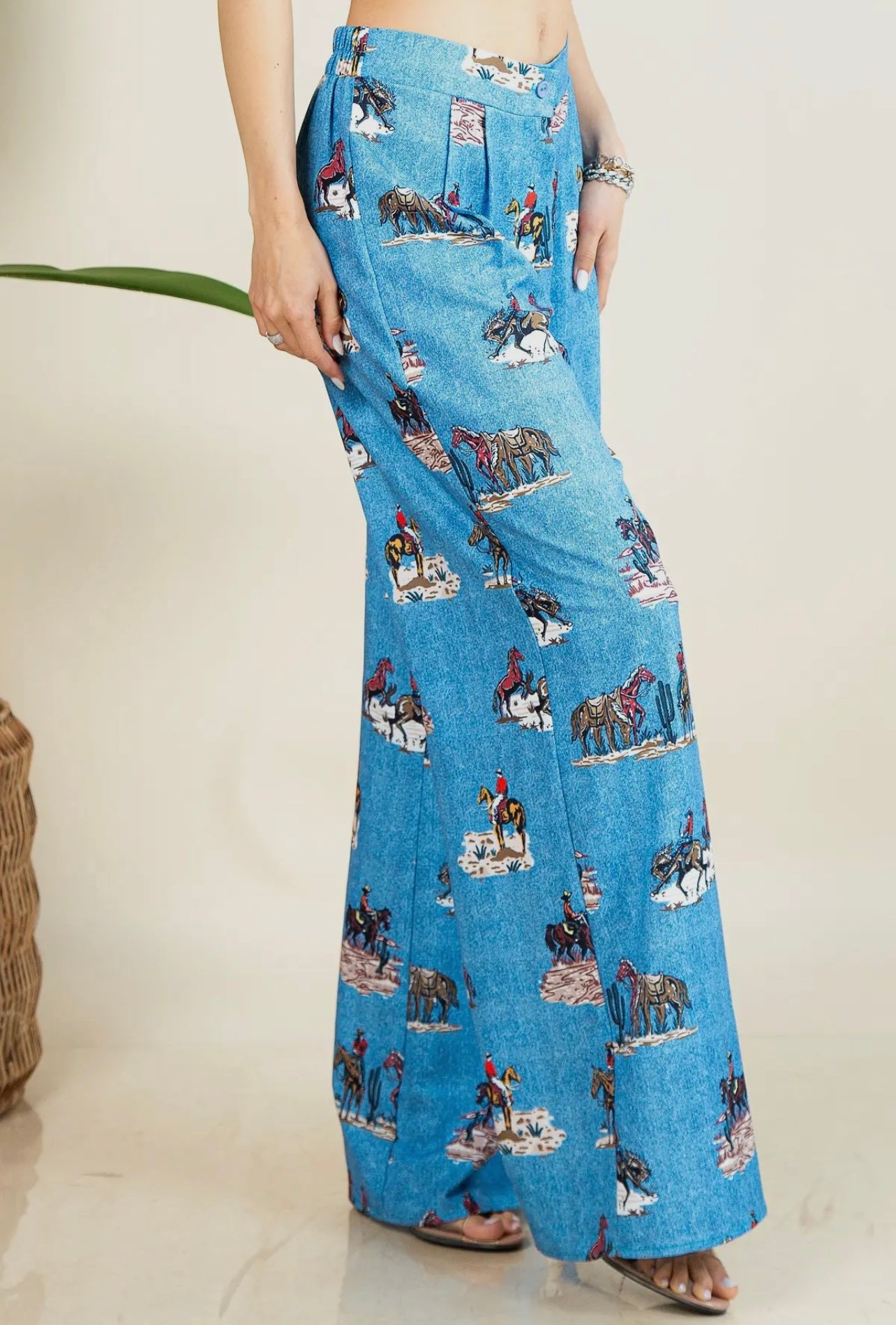 Western Running Horses
Print Elastic Wide Dress Pants