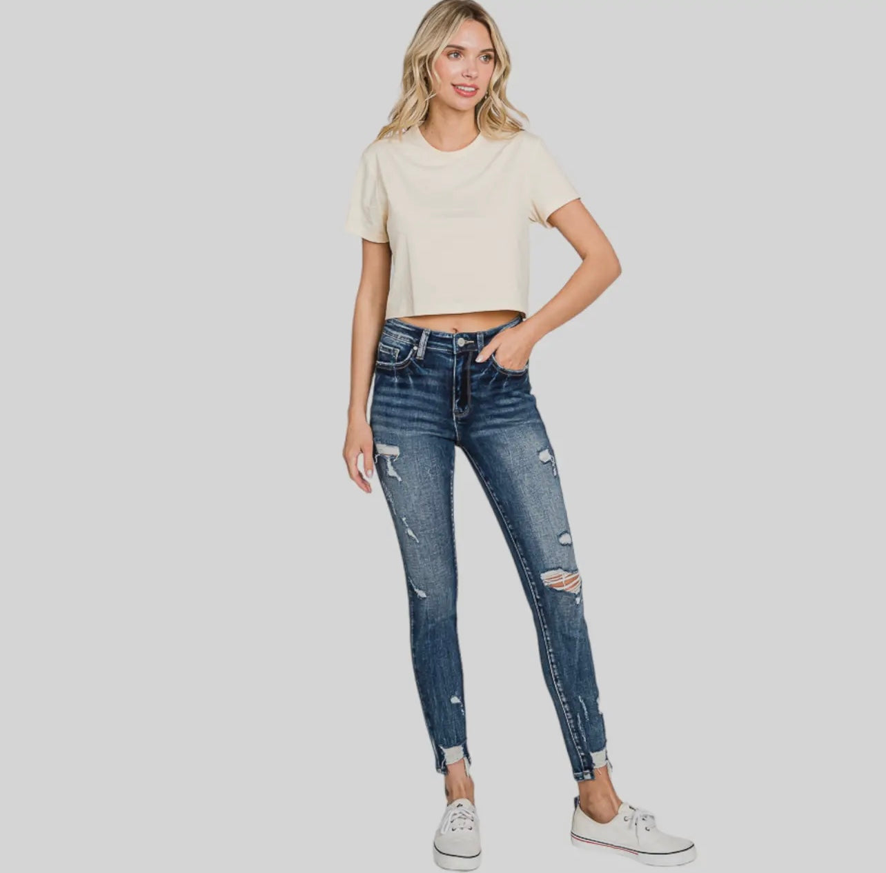 Petra153 High Rise Ankle Skinny
Jean w/ Destroved Hem