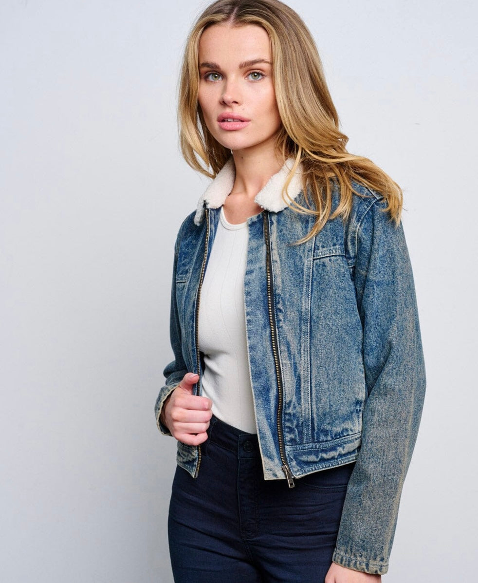 SHERPA COLLAR WASHED DENIM
JACKET