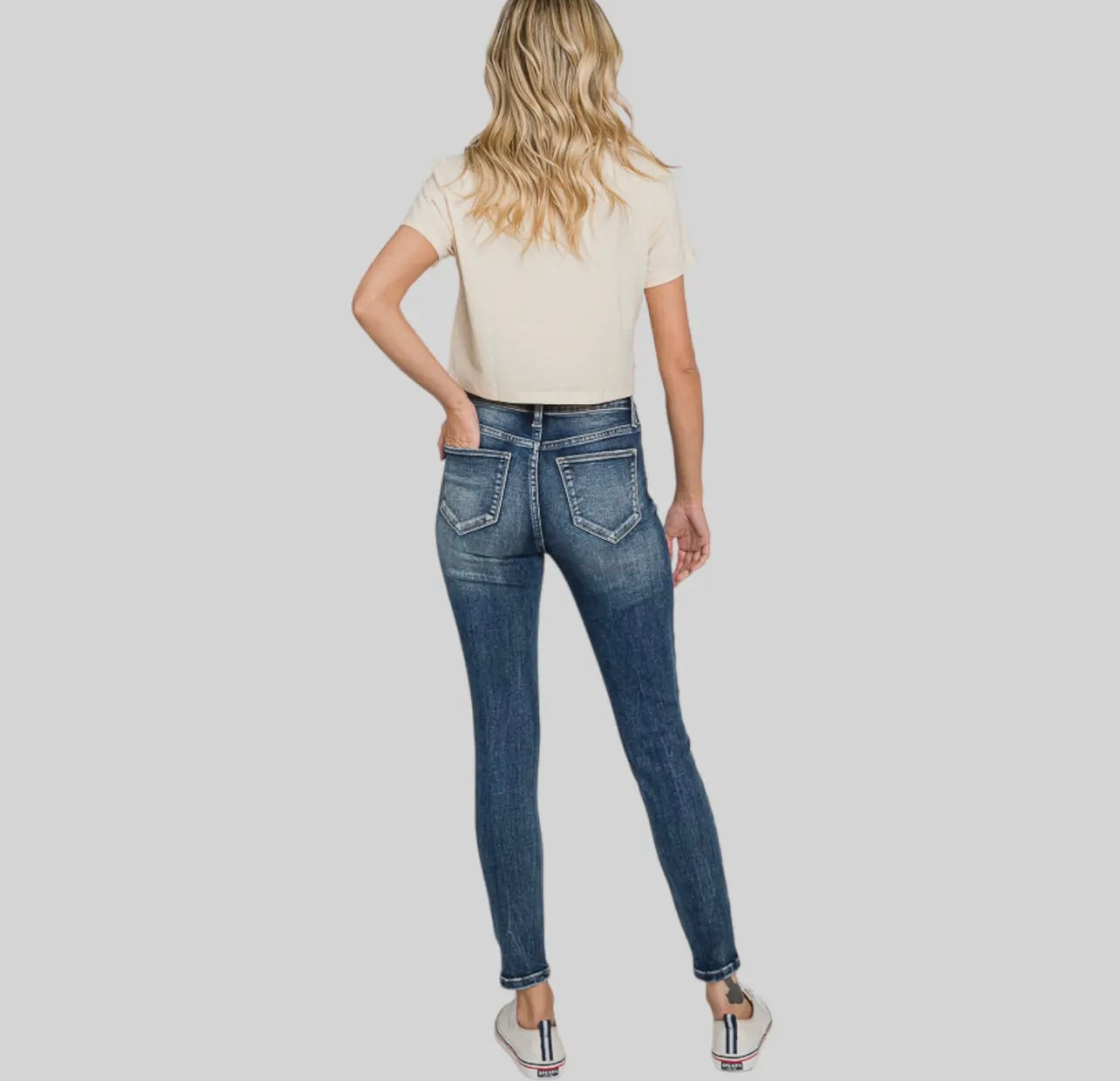 Petra153 High Rise Ankle Skinny
Jean w/ Destroved Hem