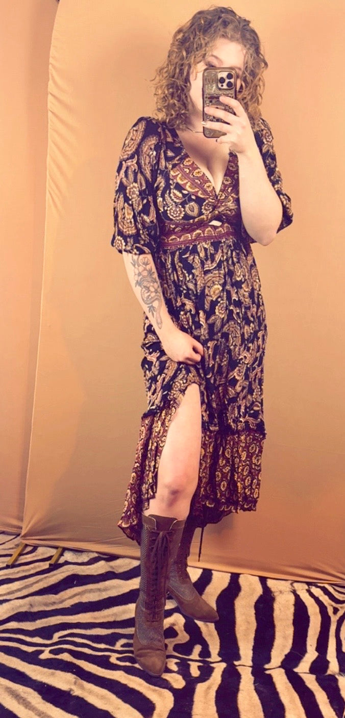 Angie V Neck Twist Front Half
Sleeve Maxi Dress W Slit