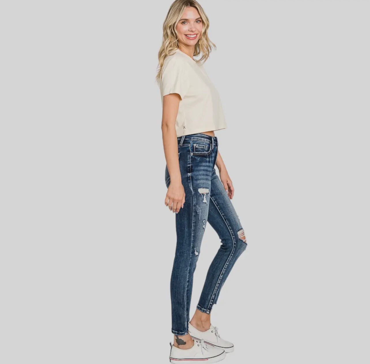 Petra153 High Rise Ankle Skinny
Jean w/ Destroved Hem