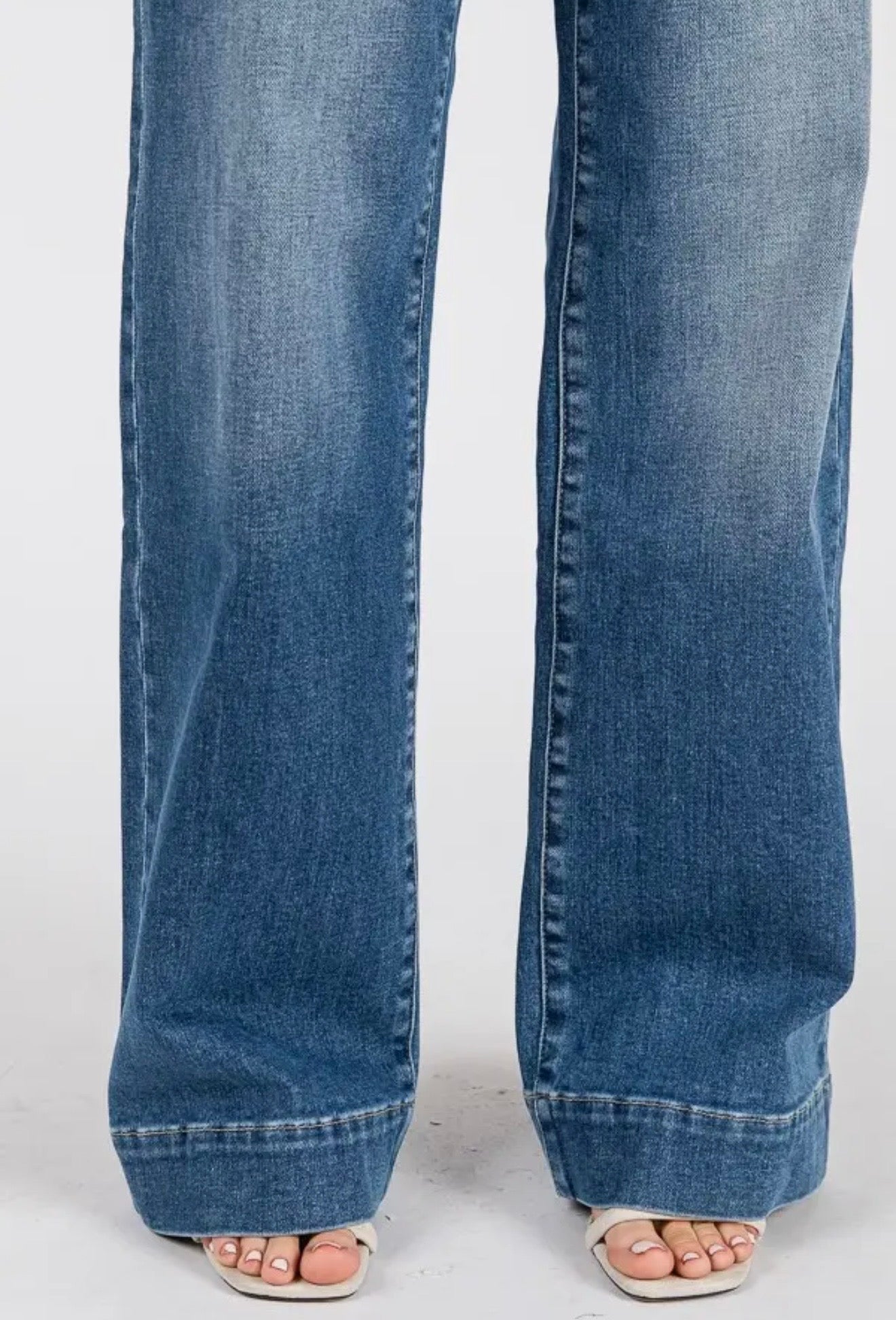 Petra153 Mid Rise Stretch Trouser
Wide Leg Jeans