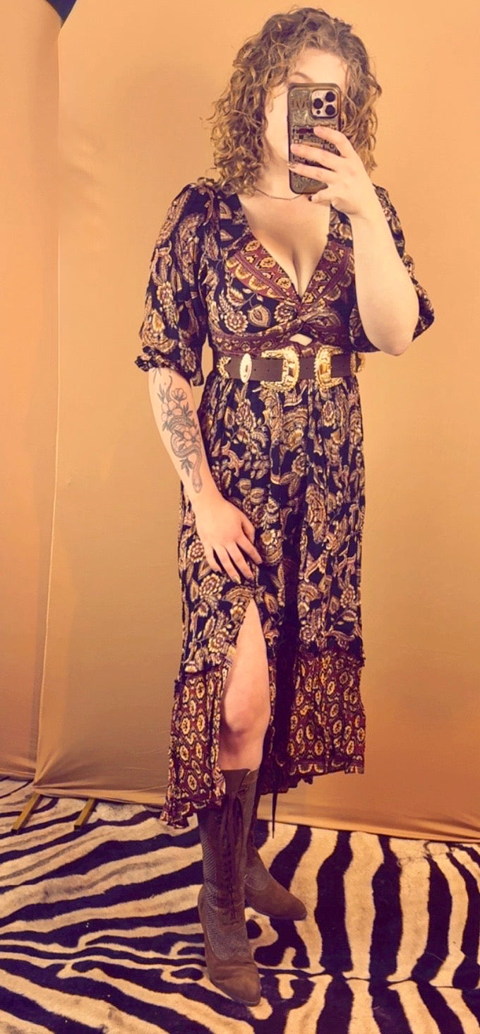 Angie V Neck Twist Front Half
Sleeve Maxi Dress W Slit