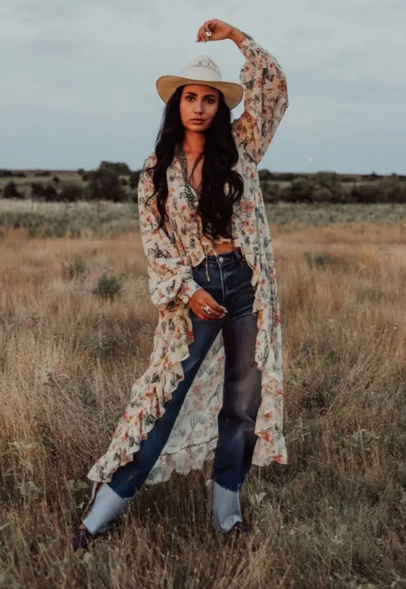 Floral Cowboy Ruffle
Kimono