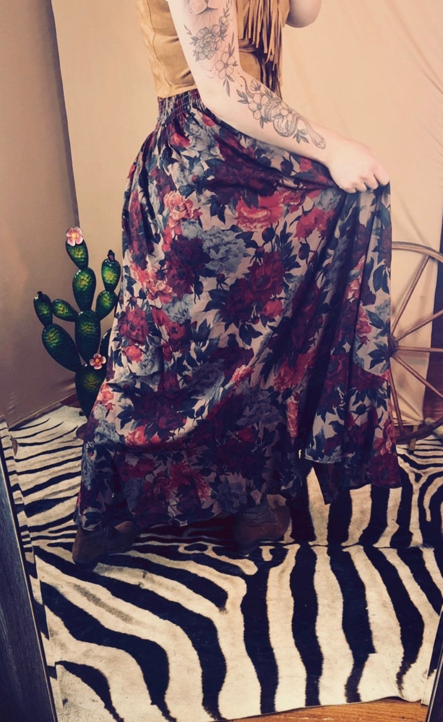 Floral-Print Drawstring Button-Front
Maxi Skirt