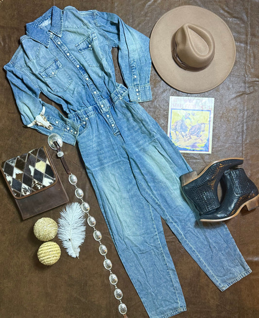 Western Yoke Pocket
Denim Jumpsuit