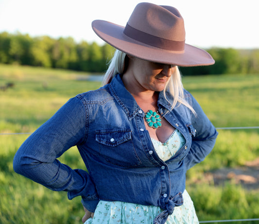 Dark Wash Western Tie Front
Button Down Lt Denim Top