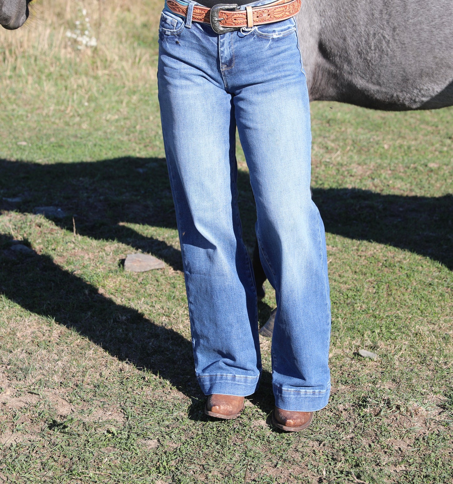 Petra153 Mid Rise Stretch Trouser
Wide Leg Jeans
